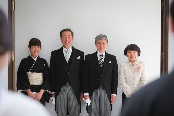 披露宴で親は挨拶回りすべき？披露宴での挨拶回りのタイミングや言葉かけの例を解説 婚礼の作法サライ.jp小学館の雑誌『サライ』公式サイト