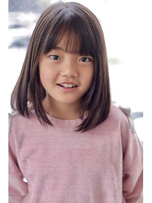 𓂃 ✽ 肩下ぐらいのセミロングで帽子を被っても 可愛くて目立つアレンジ🫶🏻 というリクエストいただきバチくそ目立つ方は短い毛が出てきちゃうそうで 今回は三つ編みに🩷 セミロングだと三つ編みが短くなるけど 飛んだり走ったりするとそれぞれの三つ編みが動いて