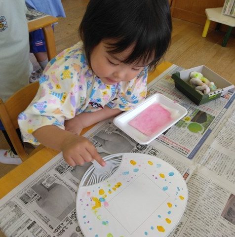 八広園 １歳児そら組 ファミリーデーの製作をしました – 足立区・品川区・墨田区の東京都認可・認証保育所 たんぽぽ保育所グループ