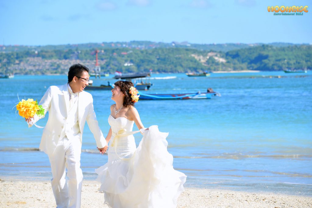 新郎披露宴 フォーマル 二次会 前撮り 海外 リゾート 海向けの薄めグレータキシードジャケットレンタルドレスのドレリッチ