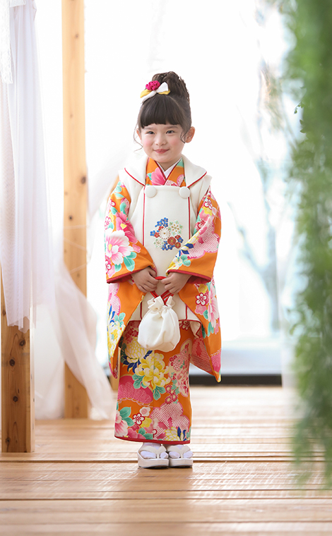 ❁︎ 2歳 女の子 & 5歳 男の子 七五三の兄妹コーデ𓏸˳𓇬 「お兄ちゃんやお姉ちゃんの七五三のお参りの時に、兄弟は何を着せたら良いのかな〜？」と迷いませんか？ 私自身、娘の七五三の時に、そんな風に思った事がキッカケで、ぽわんパンツの袴を作りました⸝⸝•ᴗ