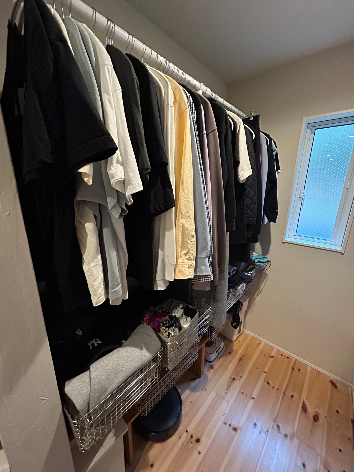 簡単設置！ファミリークローゼットのメリット・デメリットと収納実例トノエル式