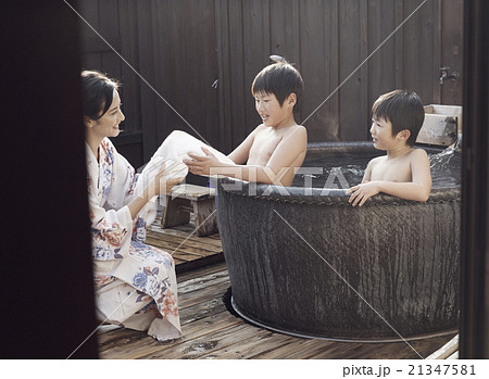 中学生以上のママたちに聞いた、やっておくべきことをまとめたよ！ 小学生に上がるまでにやっておくことも近いうちに投稿します🧎‍➡️🌏✄-——————‐✄ 小学校のことならお任せ ママ達が楽になるアイテム紹介 ドタバタ6歳差育児を発信中 @tomozo___life ※おふざけ多し