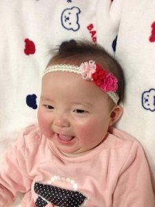 ベビーヘアバンド。ターバン・カチューシャ違いは？手作り方法と新生児髪飾り10選 – bebicia®