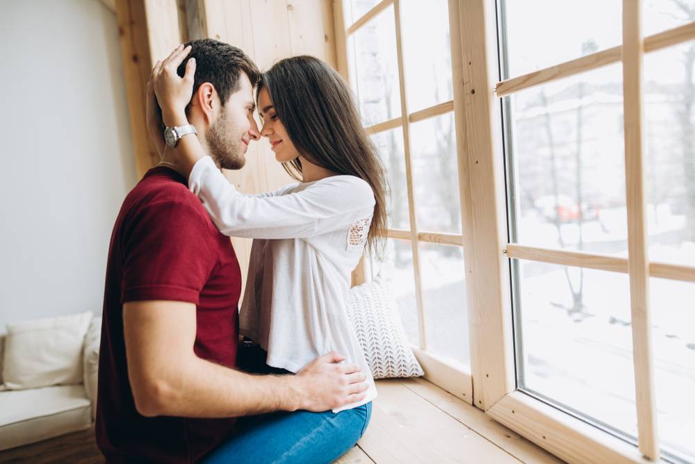 ボディタッチする男女別の心理とは？ 手・腰・肩など部位別心理「マイナビウーマン」