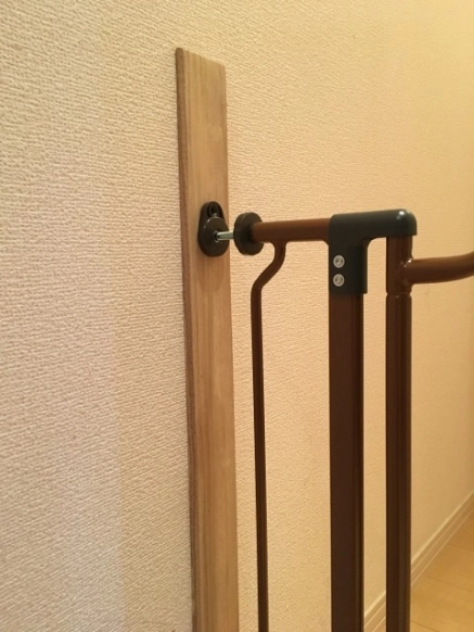 Amazon.co.jp: ベビーゲート ロール式 3M 穴開け不要 ベビーフェンスドア横幅0.8ｍ 1.2m 1.5m 1.7m 1.9ｍ 2.2ｍ~2.8ｍ兼用 巻き取り式 ベビーズゲート 階段上 ペットゲート 高86CMネジと両面テープ付 穴開けない 階段ゲート メッシュ布式ドア柵 ペットフェンス バリア