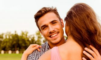 誕生日に最高のサプライズを！彼氏の心を掴むアイデア9選