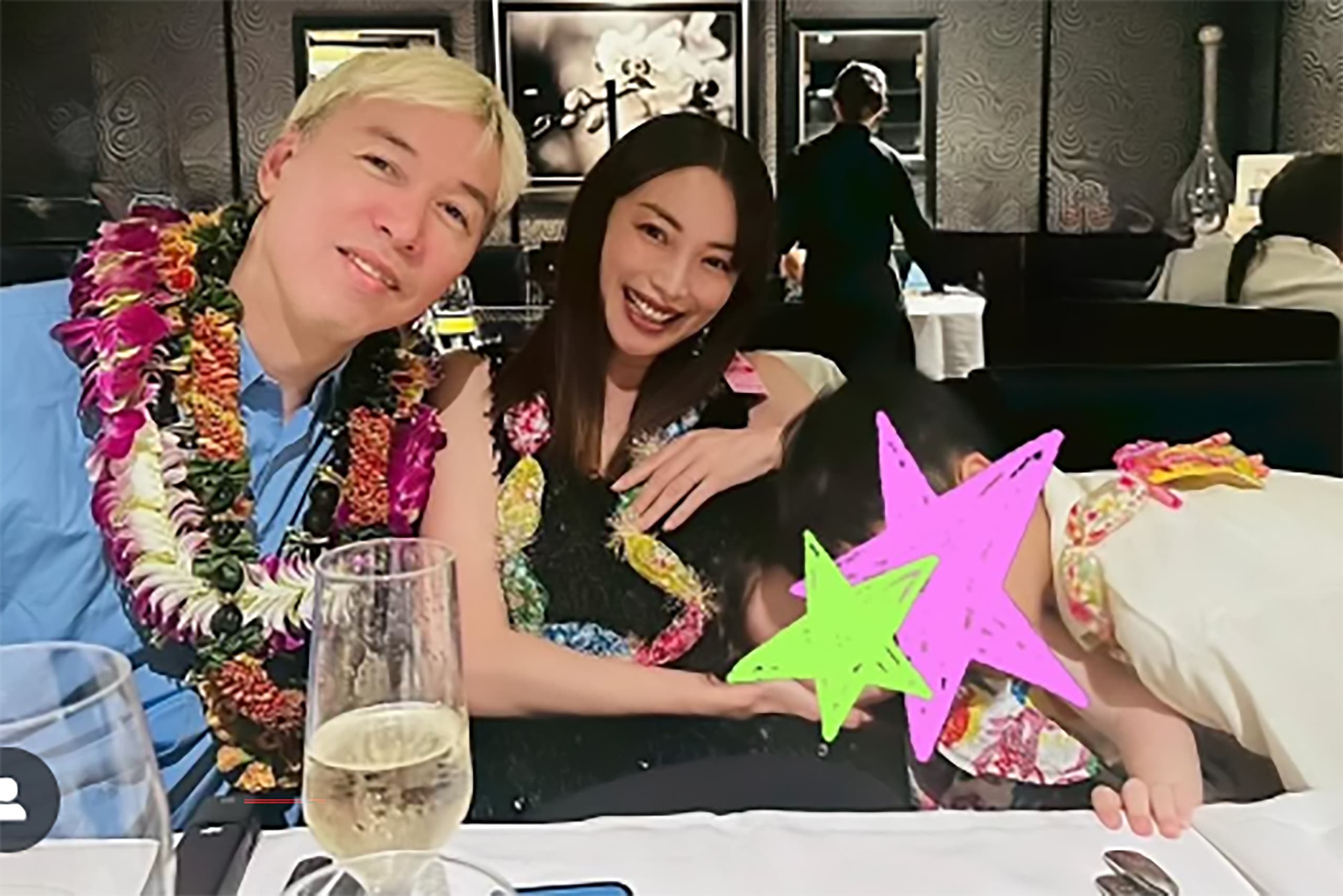 蛯原友里、初めての母娘撮影が100%の幸せしかない 子を抱っこしての笑みが「いつも以上に柔らかく素敵」 1 2ねとらぼ