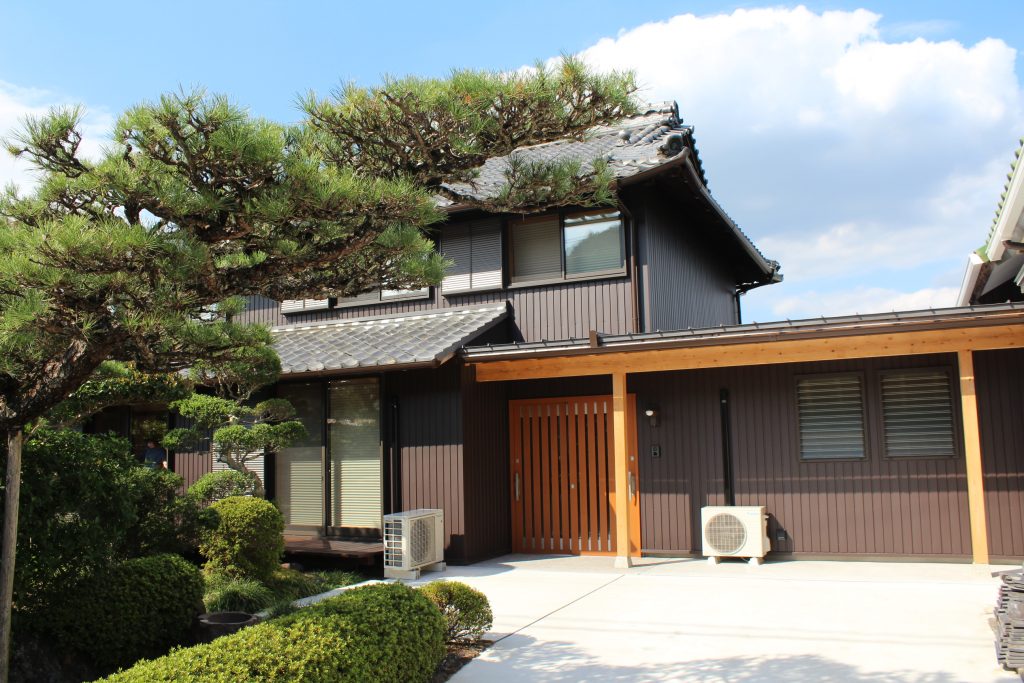 おじいちゃん家の中茅葺き屋根