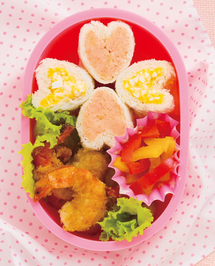 手 繋ぐ 散歩 シルエットの写真素材 - PIXTA