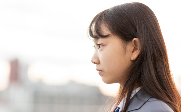 いじめられてる女子高生が