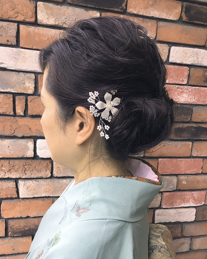 結婚式の髪型 親族としてお呼ばれ！年代別おすすめヘアスタイルと髪型マナーを紹介結婚ラジオ結婚スタイルマガジン