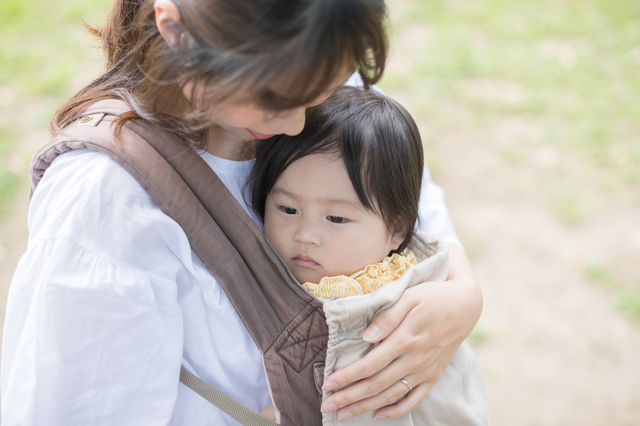 子どもとの安全な手のつなぎ方とは？ いつから・方法・グッズ・嫌がる・何歳まで保育士くらぶ