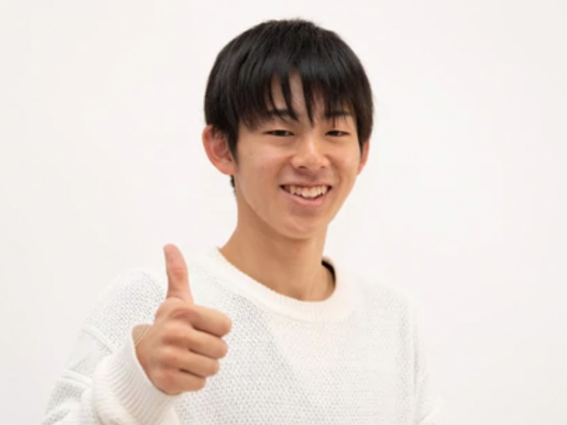 男子部屋クローゼット 長男が中学生になってから クローゼットの収納を少し変えました。 小学校とくらべると 明らかに家時間が短くなるので隙間時間に自分で衣類管理できるよう いちばん取り出しやすい位置に 制服とジャージを全掛けへ。 ジャージ全掛けのためにmawa