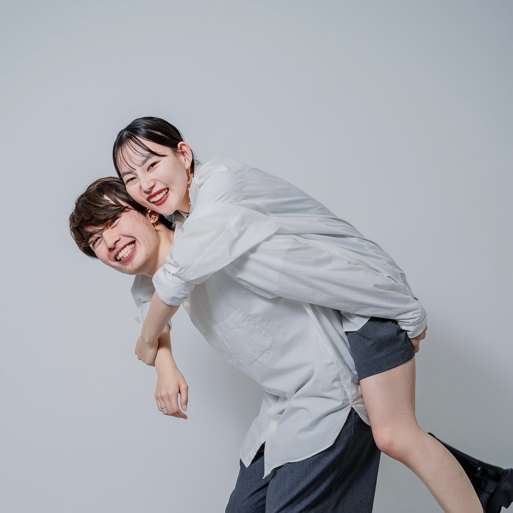 カップルフォトにおすすめ！自然体で残せる「ハグポーズ」 - 熊本のレンタル撮影スタジオ C STUDIO