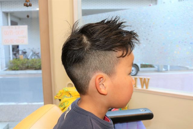 男の子に人気のツーブロック後ろだけのヘアスタイルカタログ25選！メンズ子供の襟足の刈り上げ注文方は