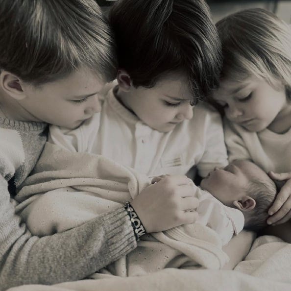 スウェーデンのカール・フィリップ王子とソフィア王女に第二子が誕生予定ハーパーズ バザー Harper's BAZAAR 公式