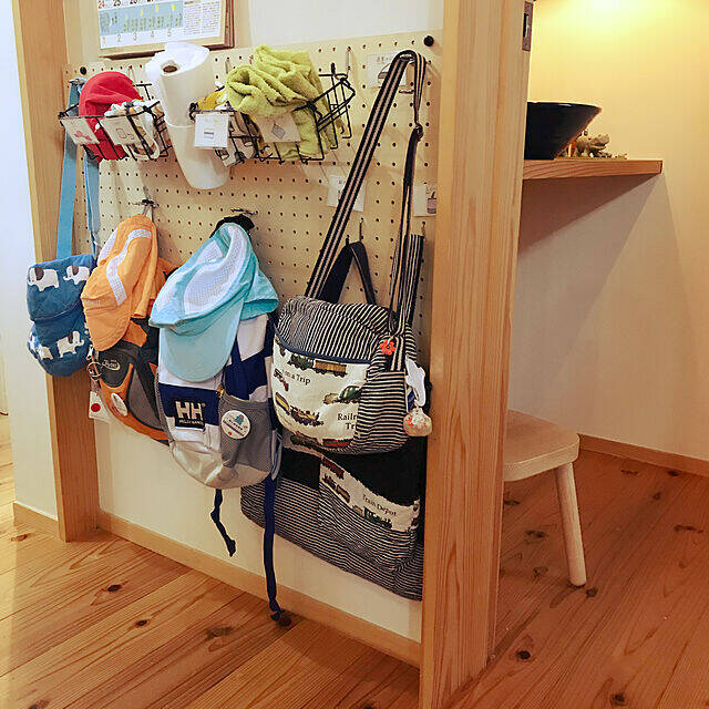 カバン・バッグのおしゃれな収納アイデアと100均、無印などの便利グッズを一挙紹介！サンキュ