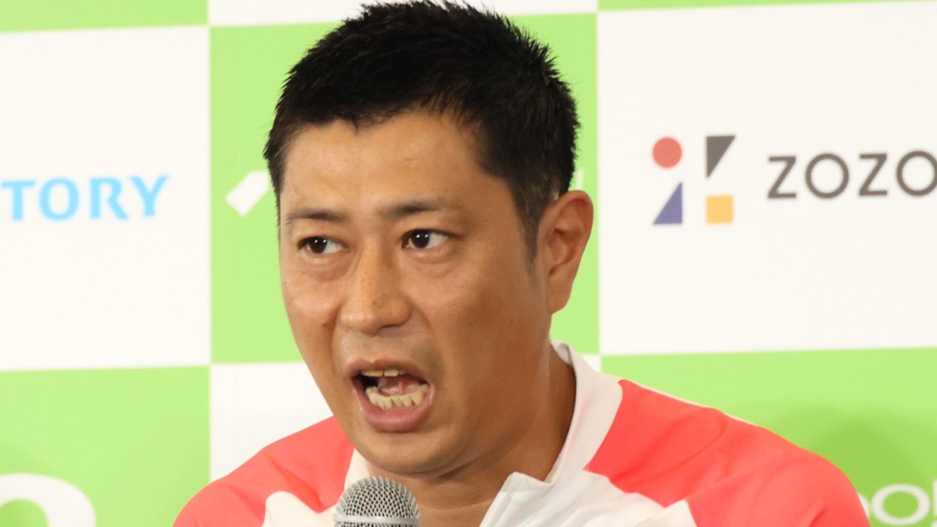 女性 呼びかけ 写真素材5081920- フォトライブラリ