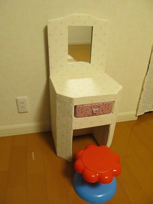 ドレッサーは簡単に１００均で手作り！子どもにもおしゃれ鏡台をインテリアまとめサイト -LUV INTERIOR