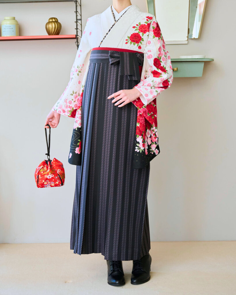 卒業式の袴に合わせるバッグはどうする