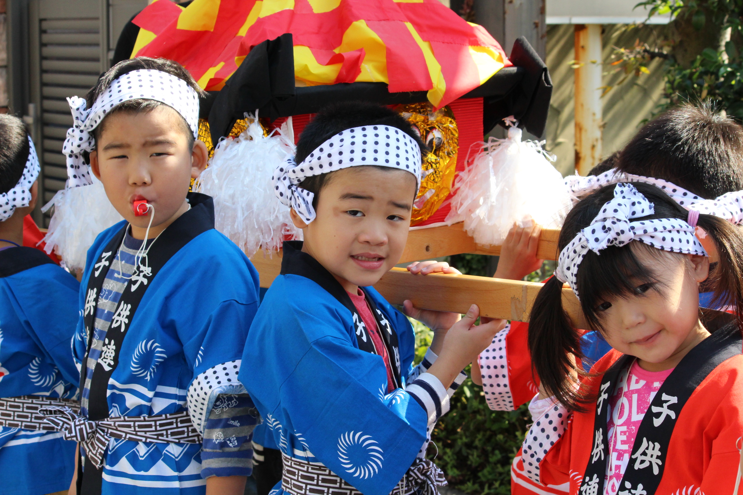 最新版！ 歴代のおみこし披露！ – 株式会社ひよこのスマイル