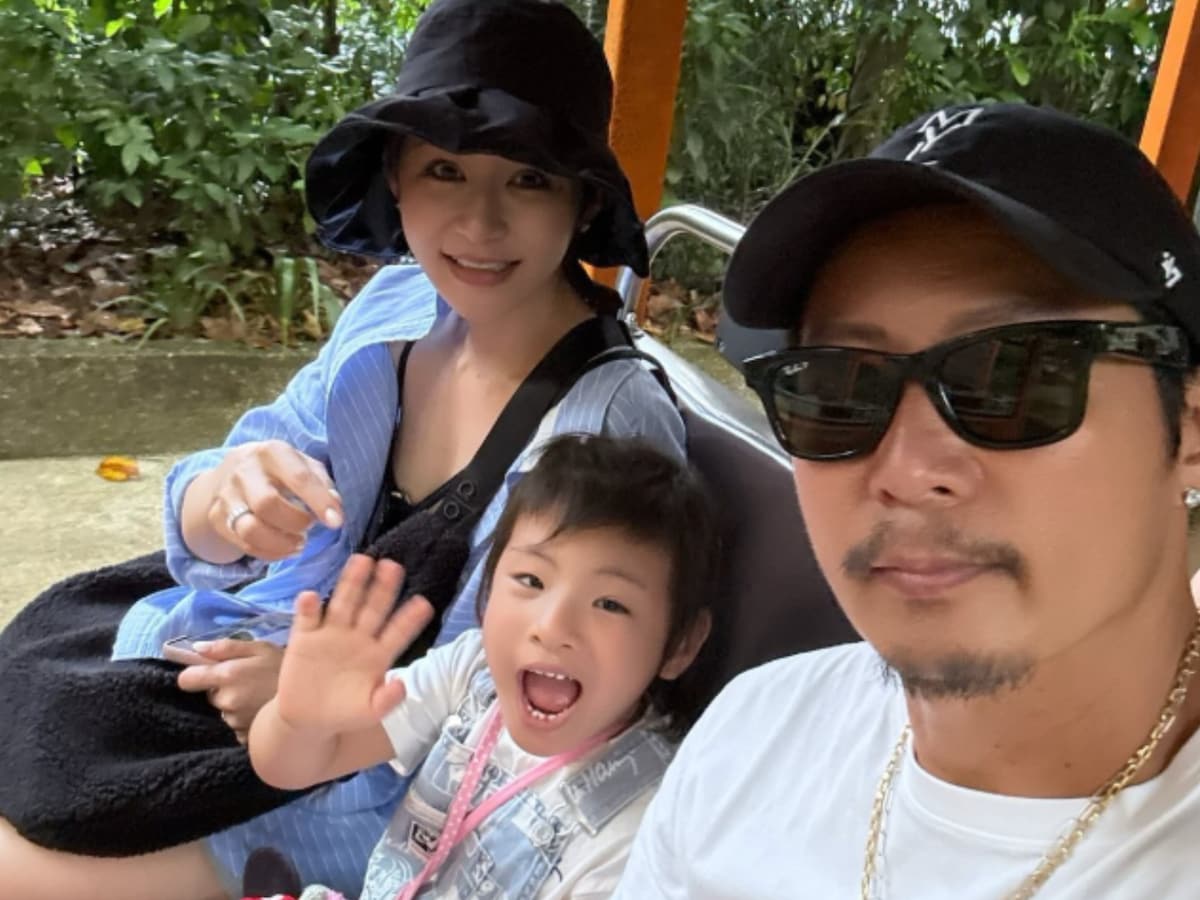 芸能界引退の黒木啓司さん、妻・宮崎麗果とのキス写真公開 ラブラブショット続々投稿 - モデルプレス