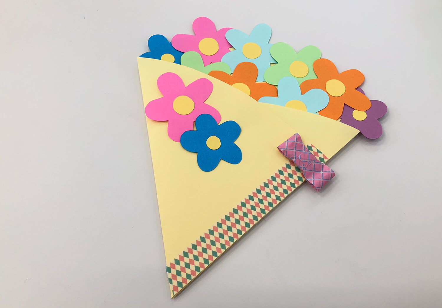 卒園式・入園式で使える花束製作３選保育士を応援する情報サイト 保育と暮らしをすこやかに ほいくらし