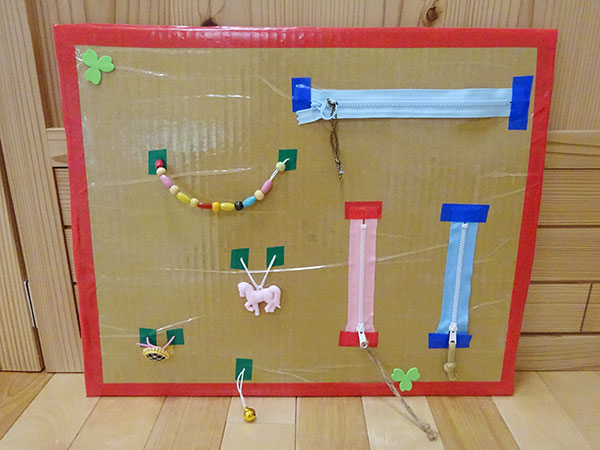 触るとカシャカシャ鳴るタオルのおもちゃを手作り！ ママの体験談 ベビーカレンダ