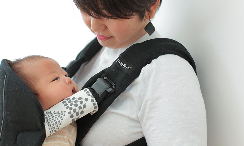 抱っこひも用よだれカバー：dottriangle レッド・グレー