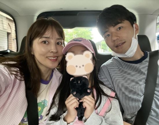 モデル出身の放送人ハン·ヘジンが母親の結婚圧迫に胸が熱くなった。ハン·ヘジンは最近、自身のユーチューブチャンネル「ハン·ヘジン」に「母親も誰かの娘 だ」という題名の映像を掲載した。映像の中のハン·ヘジン- MK