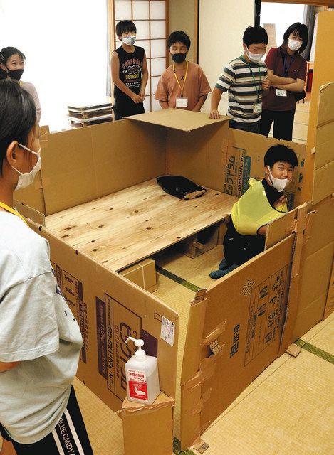 折り畳んで収納もできる♩子どもが喜ぶダンボールハウス作りつづる