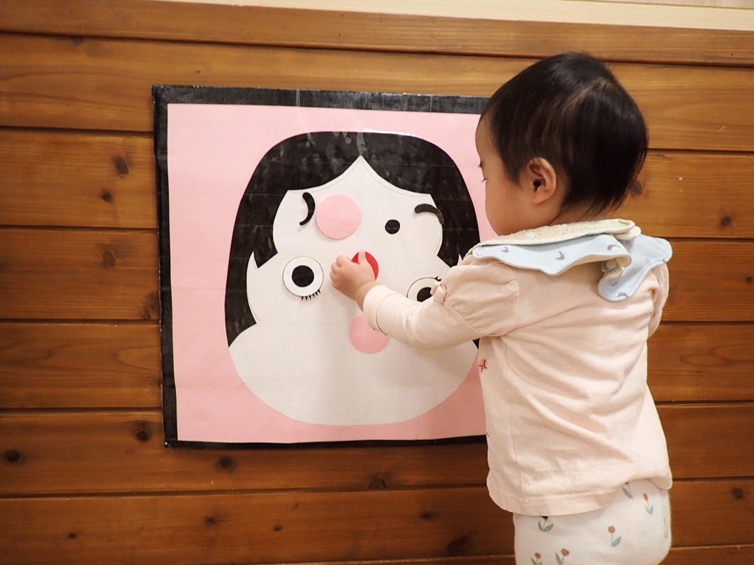 1月の製作 0歳児・1歳児 ぷよぷよ水風船で感触を楽しむ鏡餅製作