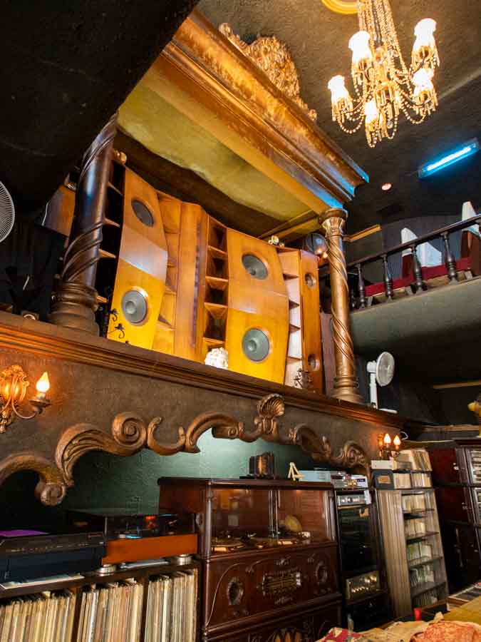 ⚫︎閉店のご案内 66年の長きに渡り 純喫茶ライオン をご愛顧くださりまして、感謝の気持ちでいっぱいです。お客様からは閉店についての、寂しいというお声をたくさんいただきまして、私自身も寂しく、また、お店を愛してくださるあたたかいお気持ちに、幸せを感じて