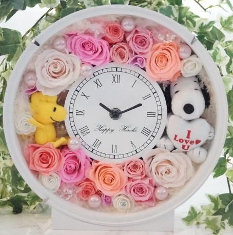 誕生日プレゼントを開けるスヌーピーと、箱の中に潜んでいた子役たち。 - 「I LOVE スヌーピー」誕生日イベントで鈴木福、芦田愛菜ら吹替キャストお披露目画像・動画ギャラリー 2 35- 映画ナタリ