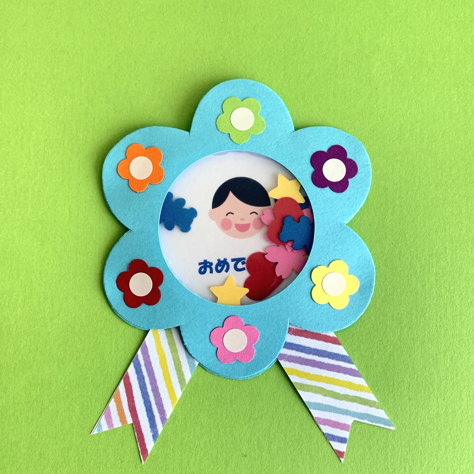 🎁手作りプレゼント！運動会のキラキラメダル🥇 秋のイベント運動会！ 一生懸命頑張った子どもたちへのプレゼントにピッタリな、メダルの作り方をご紹介します😊王冠部分には子ども達に人気のキラキラおりがみを使って特別感もたっぷり✨ 運動会のほかにも、お誕生会や卒