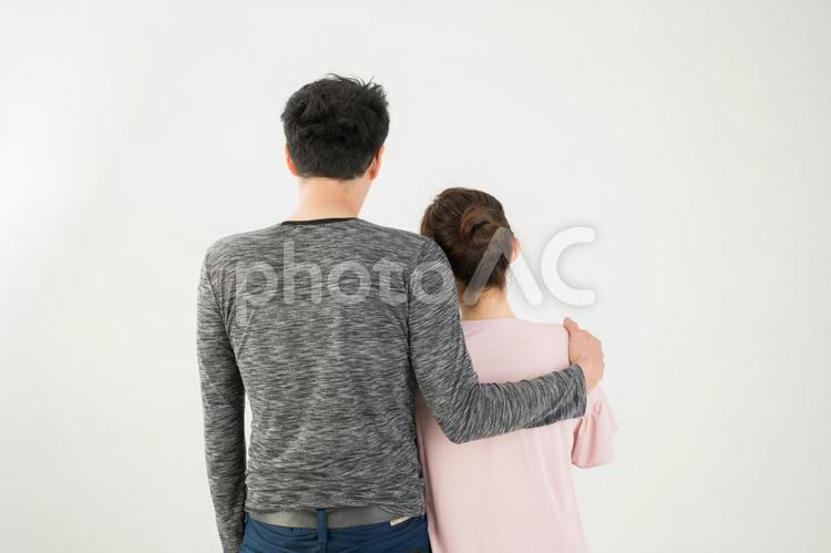 9,738 肩を抱く Stock Photos, High-Res Pictures, and Images - Getty Images肩を組む,肩に手を置く, 励ます