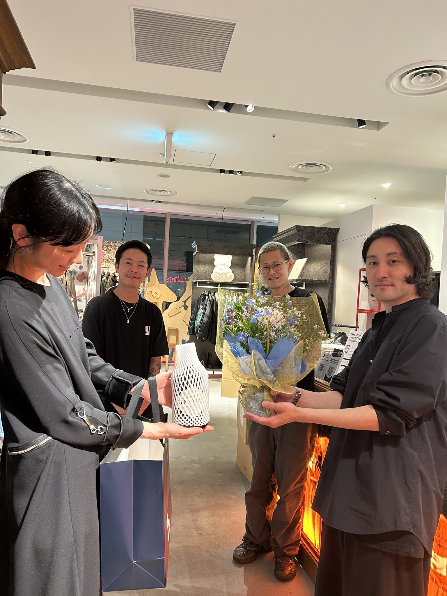 森下璃子によるキッズと大人のデイリーウェアのブランド @dorothy__hendricks がローンチ🌌🧸 森下璃子は、1996年にモデルのキャリアをスタートさせ、結婚・出産後は高橋盾とともに@undercover_lab のキッズラインを担当していた。今回の1stコレクションでは、ユニ