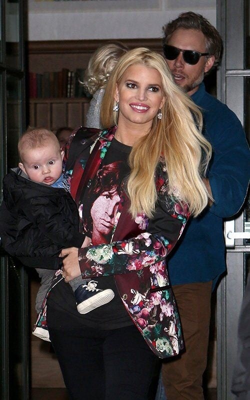 イタすぎるセレブ達 ジェシカ・シンプソン、第3子誕生後初の家族ショット公開 ベビーのお昼寝ショットも「天使のよう」Techinsight テックインサイト 海外セレブ、国内エンタメのオンリーワンをお届けするニュースサイト