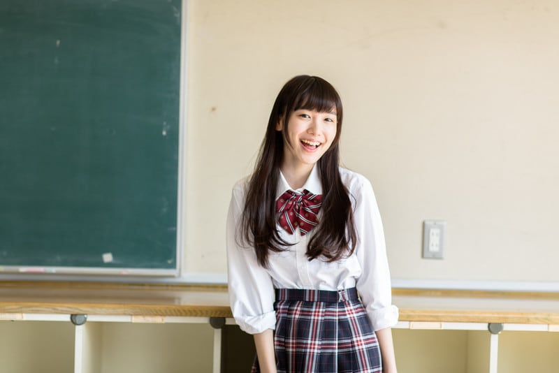 飯豊まりえの高校はどこ？同級生メンバーが凄い？デビューのきっかけや年齢はいつ？ - ORANGE-POP