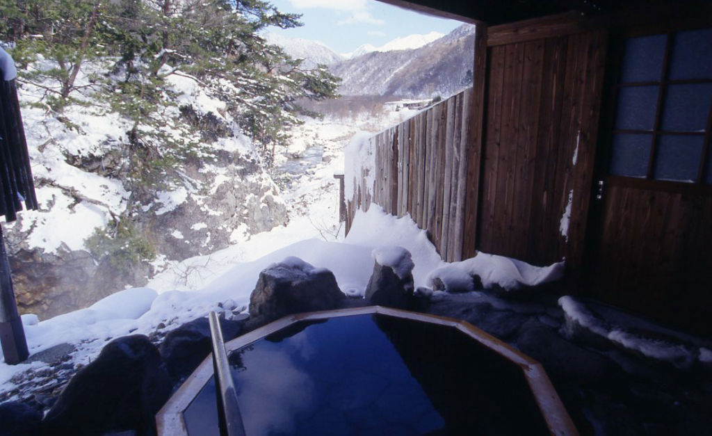 奥飛騨温泉郷湯めぐりの旅#おすすめ #温泉#露天風呂、岐阜県高山市奥飛騨温泉郷の新穂高温泉にある深山荘別館槍の郷の三種類の貸切露天風呂に入って来ました。 