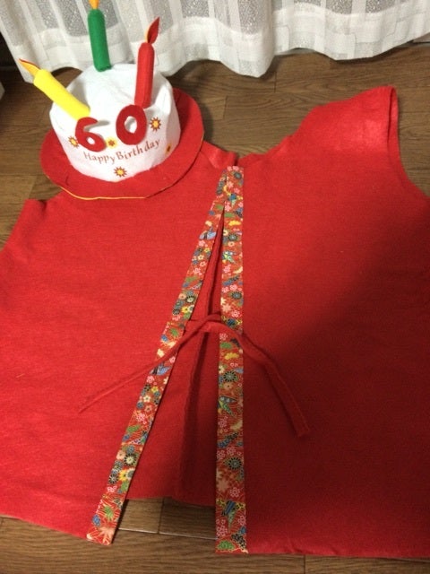 還暦祝い手作り ダイソーのフェルトで簡単！赤いちゃんちゃんこの作り方Yの何かが出来るまで