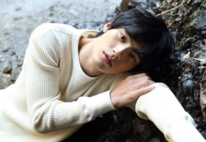 水上恒司 家族構成まとめ！父親も母親もルックス最強！5歳上の姉も！岡田健史 – 家族の肖像