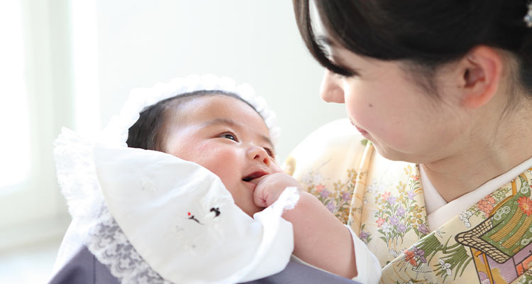 今の幸せ ずっと繋がる photo 『お宮参り』 お母様の着付けもしております。 授乳対応も出来ますので安心です。お宮参り着物着付けヘアー出産産後お祝い授乳命名書島根県雲南市木次町写真館スタジオフォトスタジオクリームcream幸せ