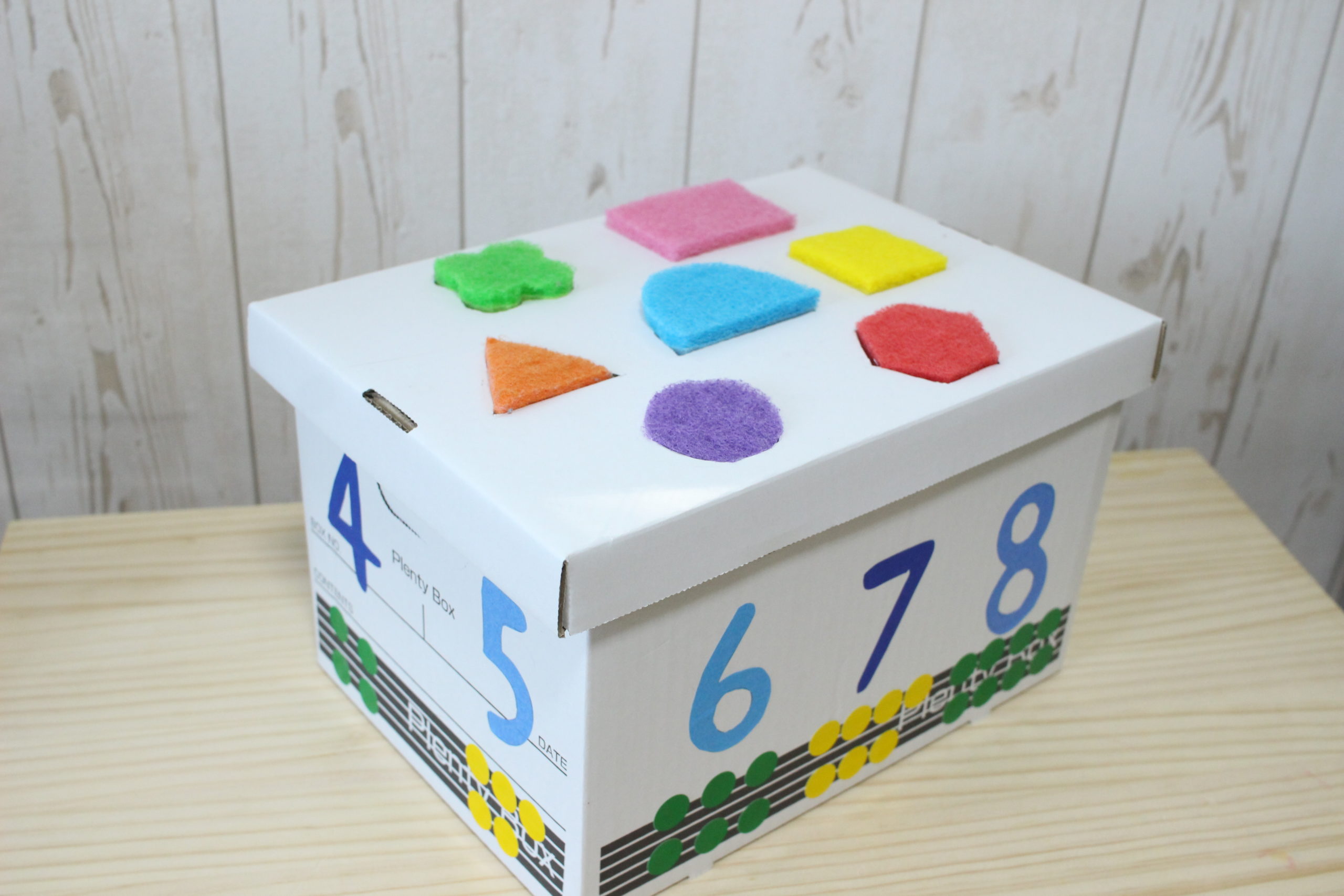 ひも通し 100均の材料２つですぐ遊べる♪２歳頃から楽しめる手作りおもちゃ ^^おうちあそびより