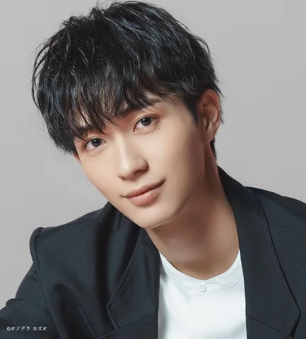 沢村一樹 イケメンモデルの長男＆人気女優の姪とのショット披露に「沢村ファミリー最高～！」の声 - スポニチ Sponichi Annex 芸能