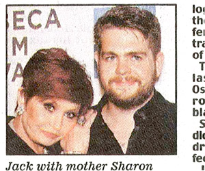 Sharon Osbourneはバーミンガムでオジー・オズボーンの葬儀を率いる彼女の子供たちのジャックとケリー に慰められています💔彼のコルテージは家族とのプライベートな葬儀の前に彼の故郷の街を旅しています