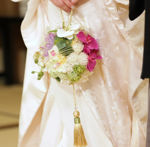 人気作品◎ホワイト×ゴールドのナチュラルブーケ ✲結婚式 ウェディング ブライダル ブーケ 前撮り 和装 白無垢 新築祝い 開店祝い誕生日プレゼント お花のギフト リース スワッグ 花束 パンパスグラス テールリード かすみ草 ユーカリ ドライフラワーTHEANNIVERSARY