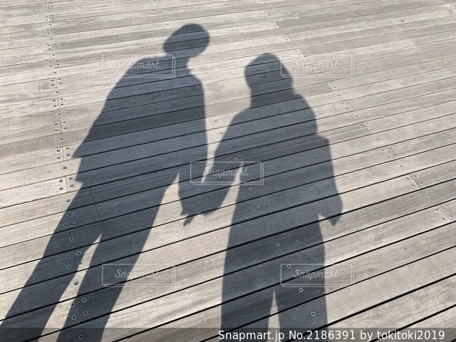 カップル手繋ぎ」のアイデア 190 件手繋ぎ, カップル, 写真