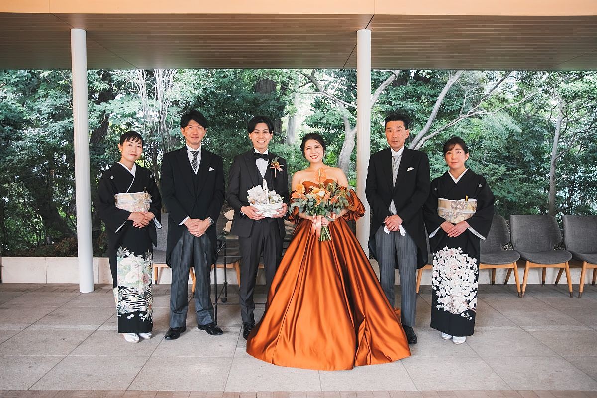 結婚式お呼ばれ 髪型完全ガイド「基本マナー」から「長さ別のおすすめヘアアレンジ」をご紹介コラムアトリエはるか公式サイト